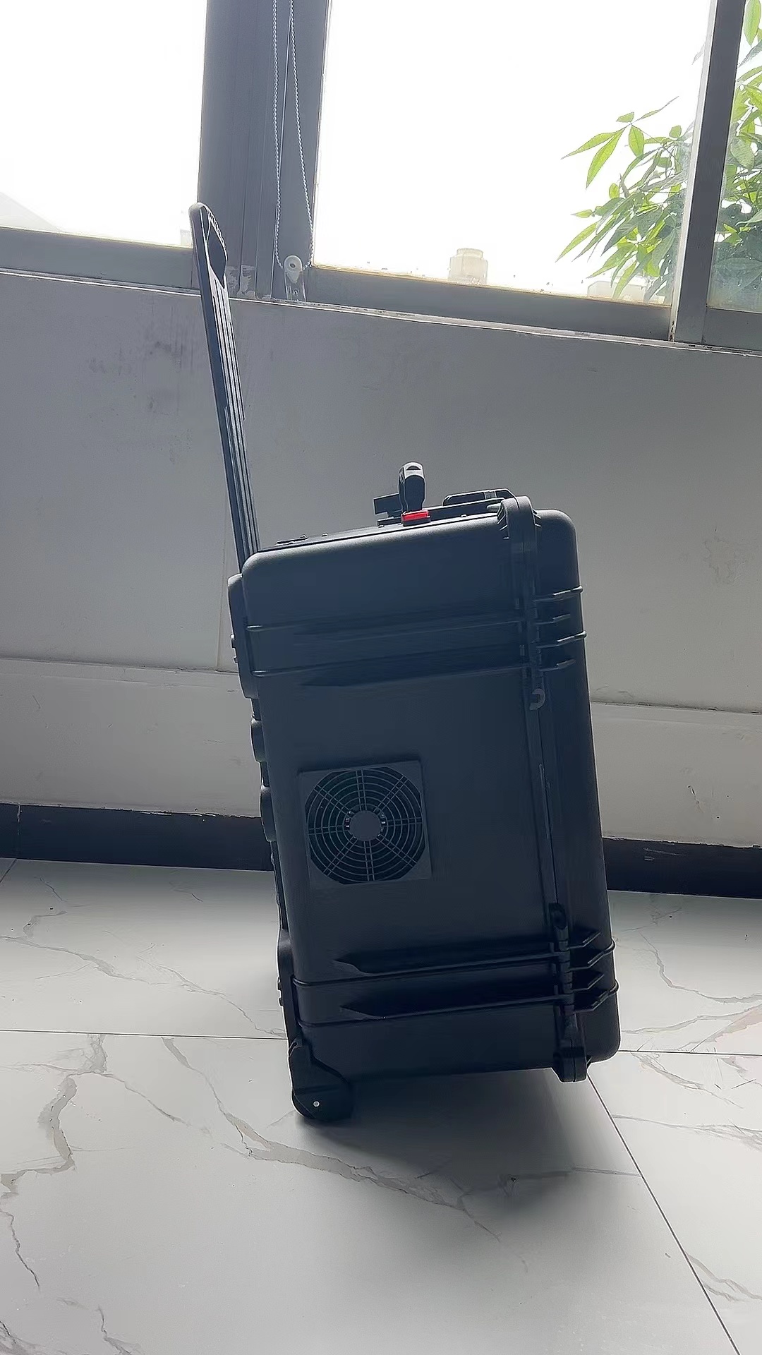 红花岗手拉箱型移动通信干扰器